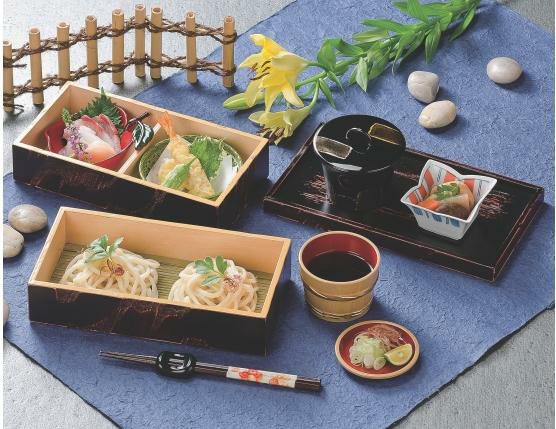 1/2盆長手比叡山弁当曙雲乱彫り塗二ツ仕切親