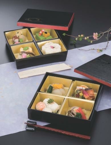 弁当箱 8.5寸木目松花堂黒渕朱(身・蓋) 幅260 奥行260 高さ60