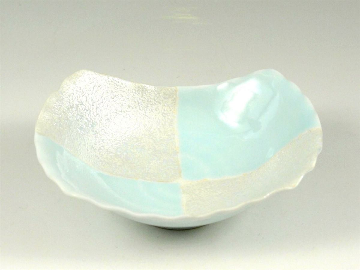 青白磁市松ラスター ウェーブ小鉢