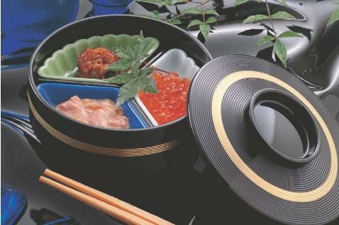 松花堂 丸千筋松花堂黒に金線内黒フタのみ