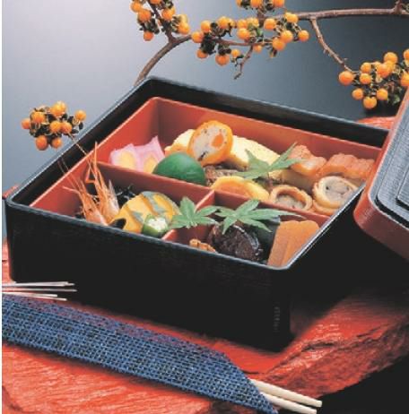 松花堂 5.5寸木目松花堂黒渕朱(仕切付)