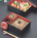 弁当箱 天竜弁当黒布目渕朱春秋下段汁入付 幅248 奥行168 高さ78