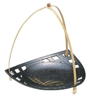 かご 手付三角皿黒塗ススキ