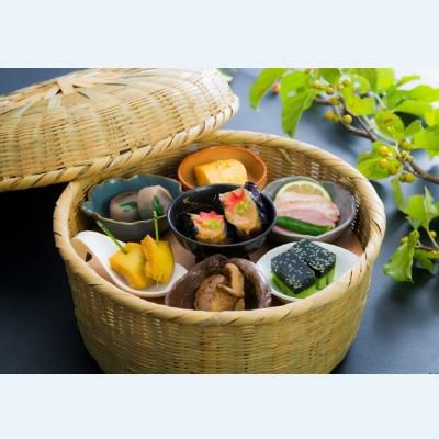 青竹フタ付花篭膳