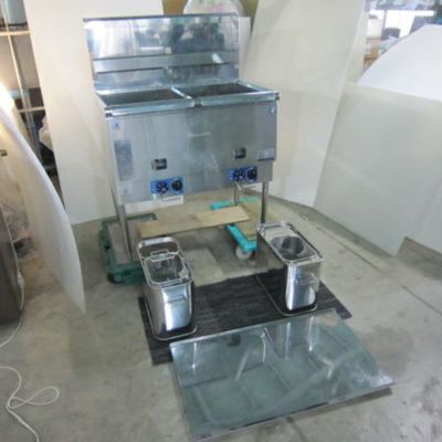 中古】二槽ガスフライヤー 北沢産業 KFE-82N-T 幅870×奥行600×高