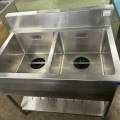 業務用 3槽シンク 3口蛇口付き 混合水栓付き 幅1500×奥650×高さ840+150