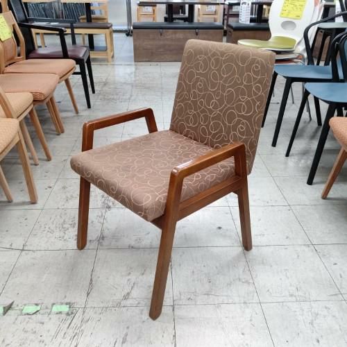 肘付きイス ブラウン 座背ブラウン模様 幅500×奥行560×高さ780