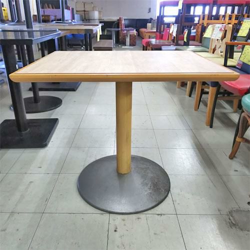 薄茶木目テーブル 幅750×奥行600×高さ650