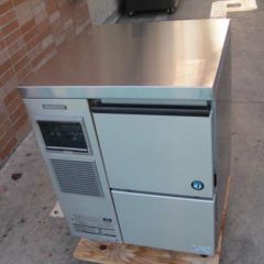 中古】チップアイス製氷機 100kg ホシザキ CM-100K 幅600×奥行600×高さ