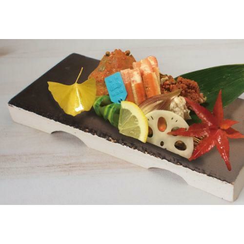 たくみ金彩手造り9号四方皿/M6525