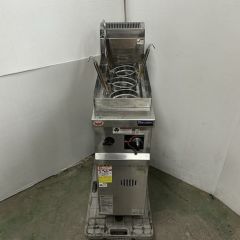 中古】製氷機 240kg パナソニック(Panasonic) SIM-S241YNSB 幅700×奥行